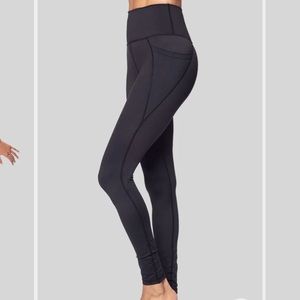 NWOT Vie Active 7/8 Black Legging